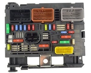 Citroën/Peugeot 9807028580 Bloc de fusibles module BSM